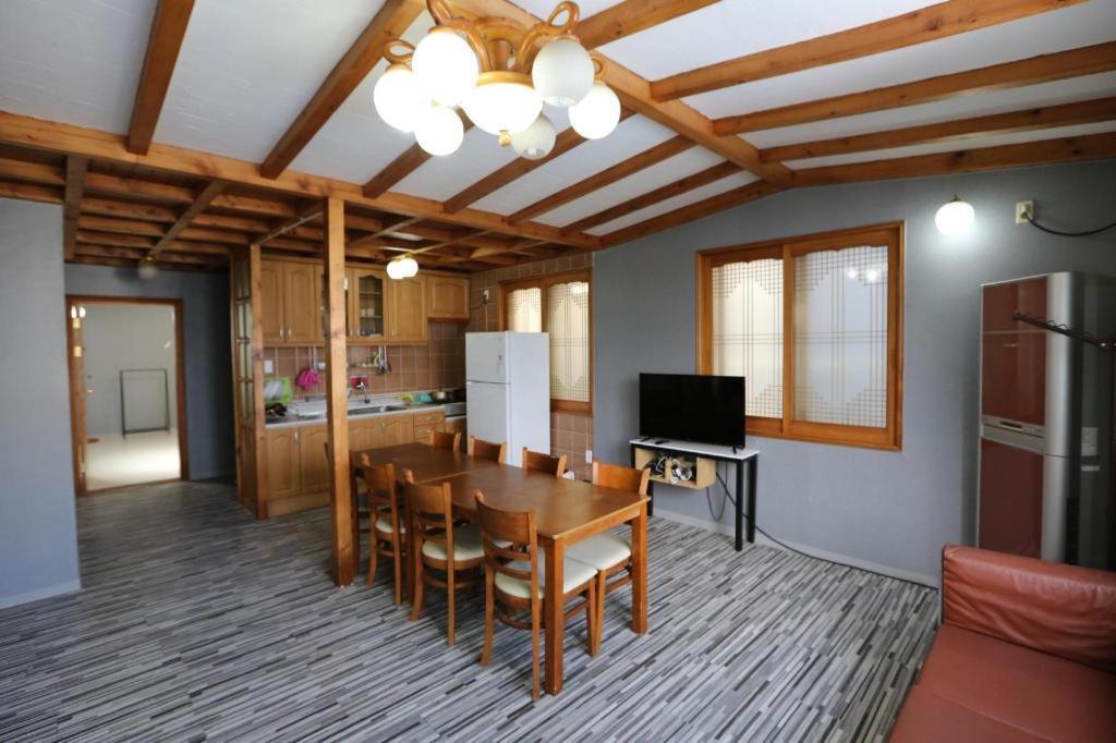Emerald Ace Hotel Jeju Ngoại thất bức ảnh