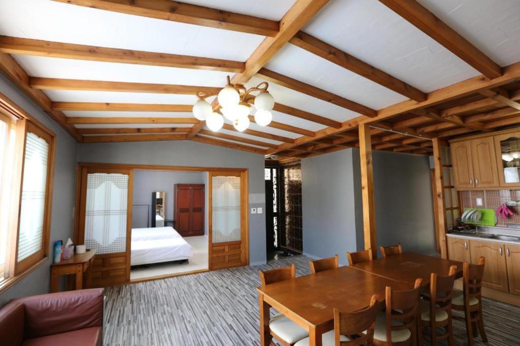 Emerald Ace Hotel Jeju Ngoại thất bức ảnh