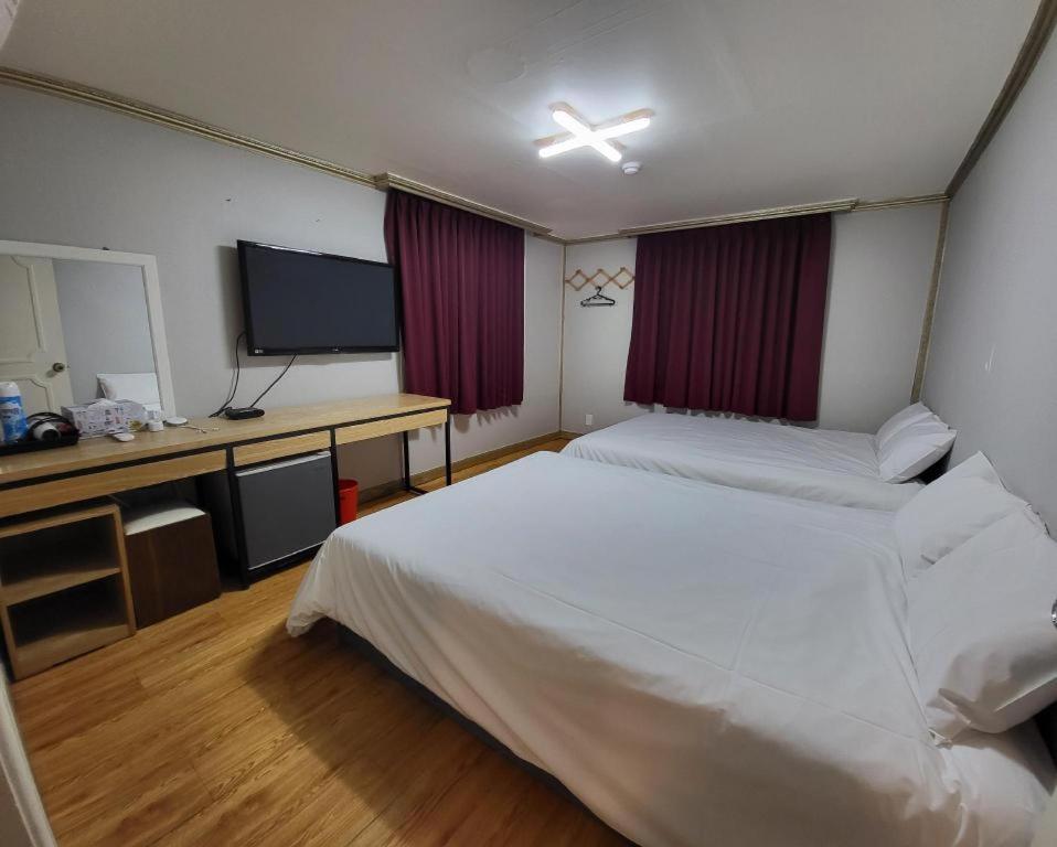 Emerald Ace Hotel Jeju Ngoại thất bức ảnh