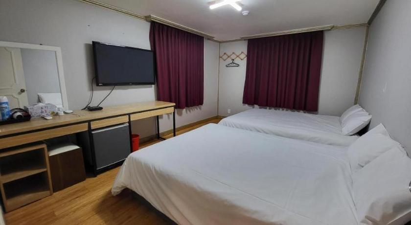 Emerald Ace Hotel Jeju Ngoại thất bức ảnh