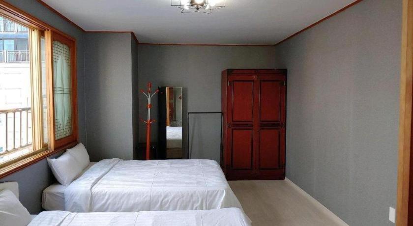 Emerald Ace Hotel Jeju Ngoại thất bức ảnh