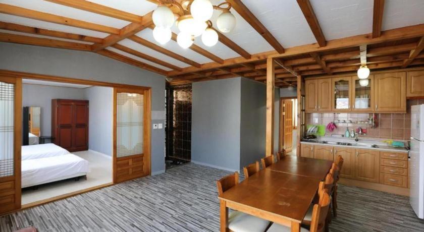 Emerald Ace Hotel Jeju Ngoại thất bức ảnh